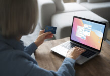 A pénzünk már nem a zsebünkben van, hanem a kibertérben